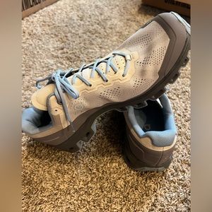 On cloud hiking shoes. NWOT size 9.5